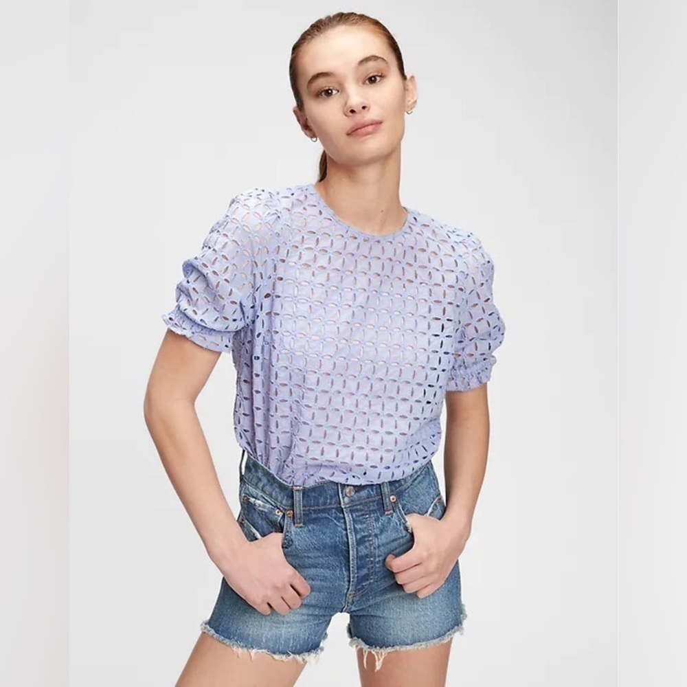 NWOT! Gap Lily Eyelet Puff Sleeve Top - Size Medium 📚